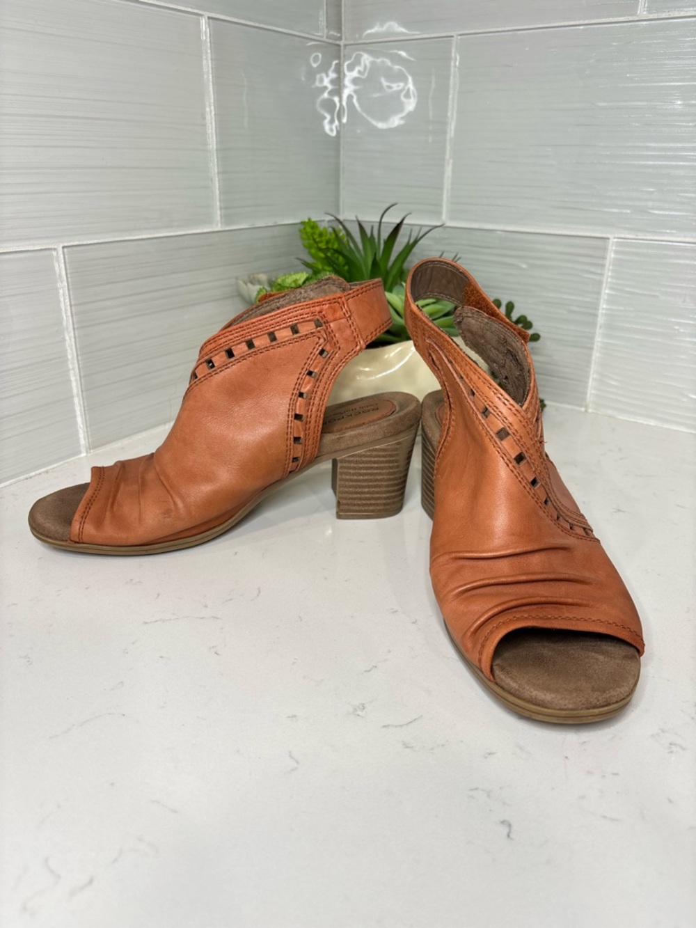 Rockport Cobb Hill Collection CH Hattie Envelope Women's Sz 7 Sandals Leather
